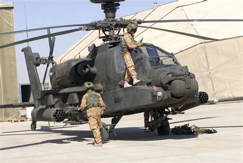 ﻿reparador de helicópteros de ataque apache del ejército - mos-15r