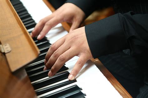 ﻿salario del pianista de la iglesia