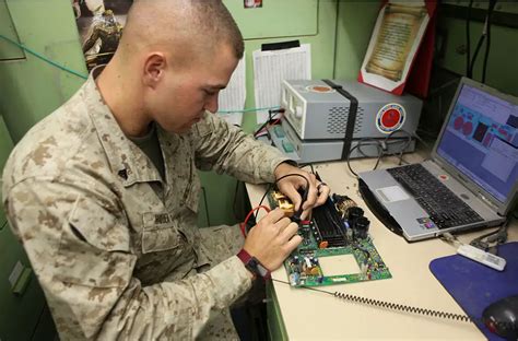 ﻿técnico de mantenimiento de electrónica del cuerpo de marines - mos2862