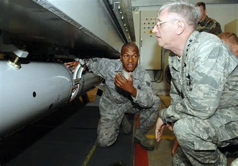 ﻿trabajo de la fuerza aérea: especialista en armas nucleares afsc 2w2x1