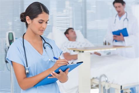 ﻿una descripción del trabajo para enfermeras registradas y personal de enfermería de nivel inicial