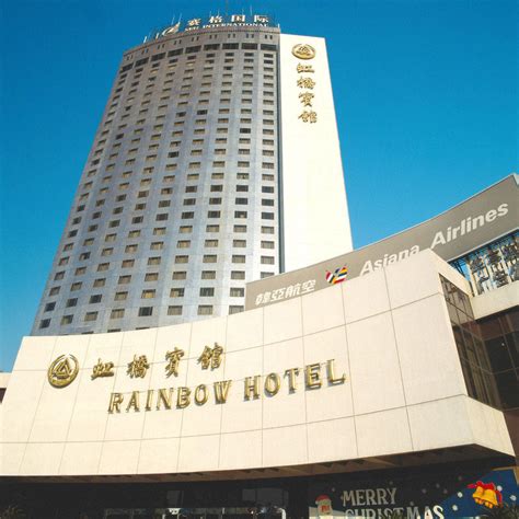  请问上海虹桥宾馆距离上海南站多远？