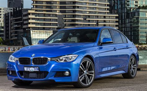   Das blaue Auto ist schneller