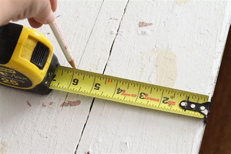  Be sure not to pull the tape measure too tight or let it hang too loose