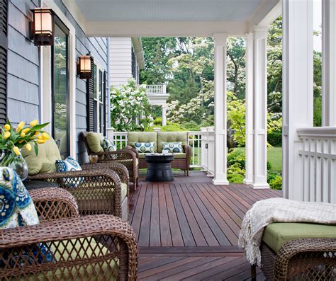  Beautiful covered front porch