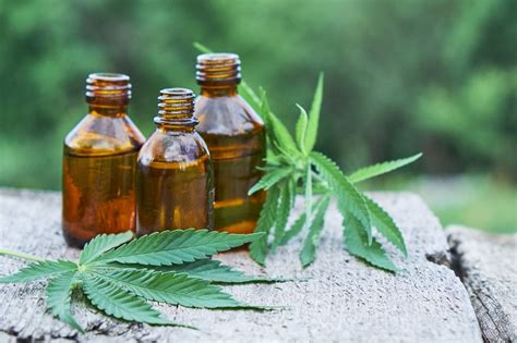  CBD oil helps relieve pain and manage anxiety