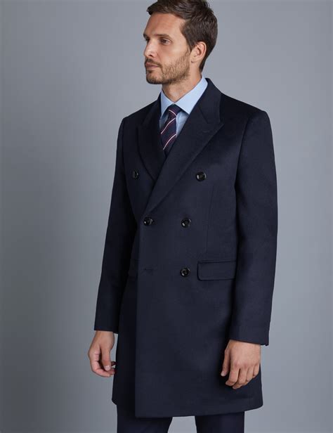  Coat: Short undercoat with a long and thick overcoat