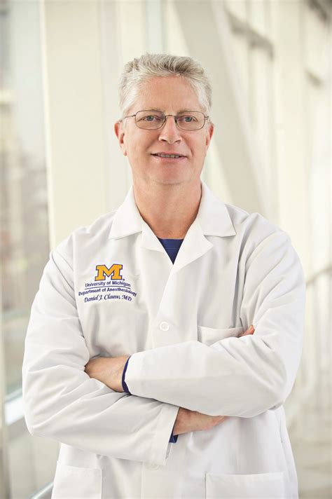  Daniel Clauw, MD, a professor of anesthesiology, rheumatology and psychiatry at the University of Michigan and director of the Chronic Pain and Fatigue Research Center, leads research on arthritis pain and fibromyalgia, and the effects of cannabis, particularly CBD, in pain