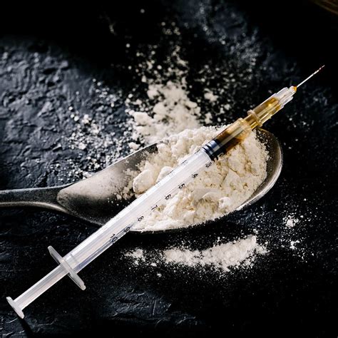  Do methadone and heroin look the same on a hair drug test? Heroin is an opiate that breaks down into 6-acetylmorphine and diacetylmorphine and finally morphine
