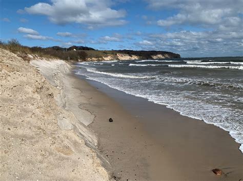  Feiner Sand bedeckt den Strand