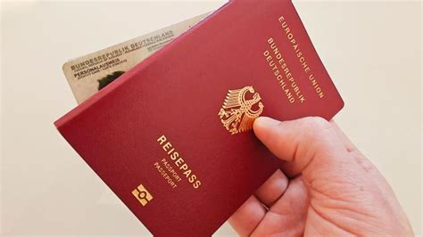  Halte deinen Personalausweis oder Reisepass bereit