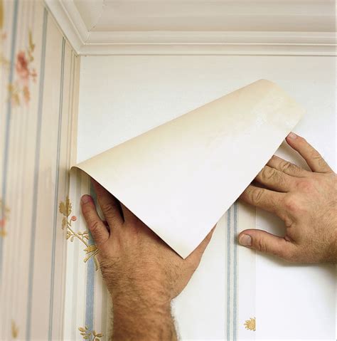  Hanging wallpaper Start by dividing the lengths as indicated by the cutting symbols