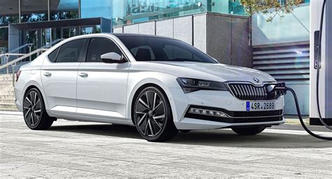  In plug-in hybrid iV form, the Skoda Superb combines a 1