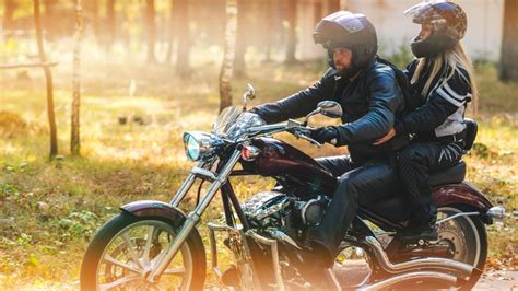  Man kann sein Auto oder Motorrad mitnehmen