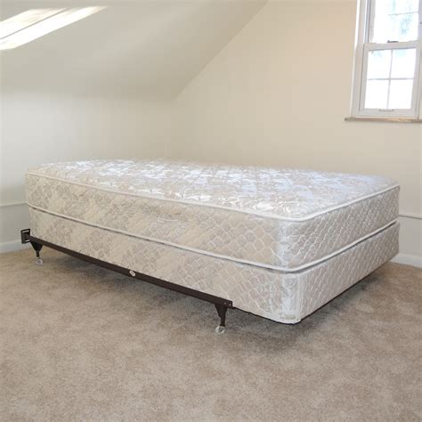  Pecos Park Free full size mattress and box spring