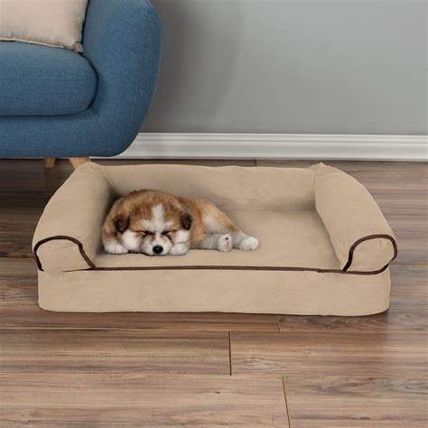  Place a thin, soft dog bed on the bottom, or a small blanket