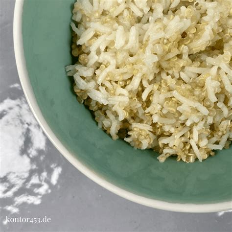  Reis oder Quinoa bildet oft die Basis