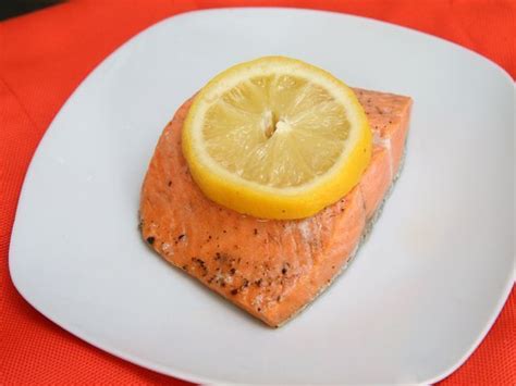  Steam thawed salmon fillet for 20 minutes