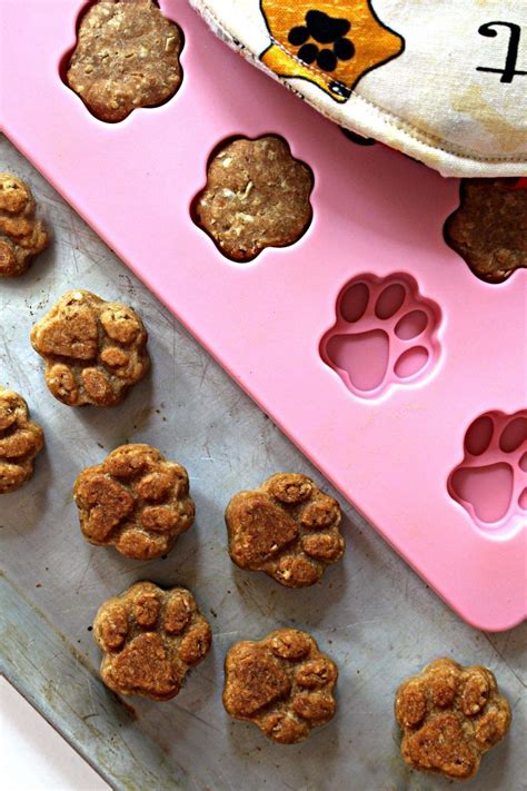  Using pop-out silicone molds and this easy video you can learn how to make dog treats that are a refreshing blueberry flavor — and with CBD! You can: Give your pup a CBD dog treat to start their day off on the right paw