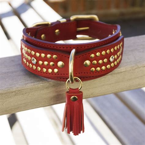  Weimaraner - cm inches - a soft but strong large size Hindquarters cotton fabric dog collar would work well, both red or bright purple look particularly good and be comfy