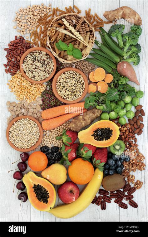  Whole Grains and Vegetables: Whole grains and vegetables should be included to provide essential carbohydrates, fiber, vitamins, and minerals