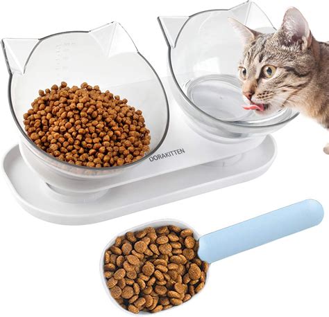  Your pet should have his food and water bowls