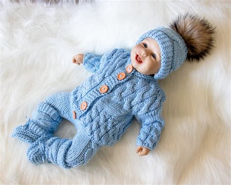 0-3 month clothes. However, 0-3 months clothes fit babies in the first three months of life and grow out of newborn size. Guide to Baby clothes for 6-9 months old. Name of Baby clothes: Estimated Nos. needed: Bodysuits- short sleeve: 6 – 8 : Bodysuits- Long sleeve : 6 – 8: Sweater: 2 : T – shirts: 5: Dress outfits: 6: 