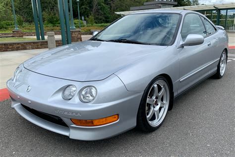01 Acura Integra: Experience Timeless Elegance and Thrilling Performance