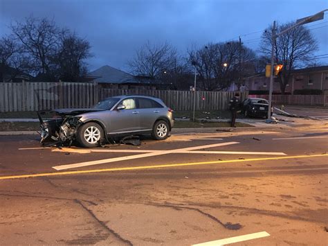1 dead after two-vehicle crash in Scarborough