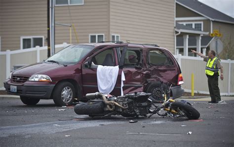 1 dead in motorcycle crash on William Cannon Drive