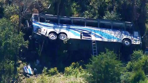 1 killed, multiple people hurt as bus carrying children crashes on New York highway