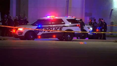 1 man injured in North York shooting, suspects sought