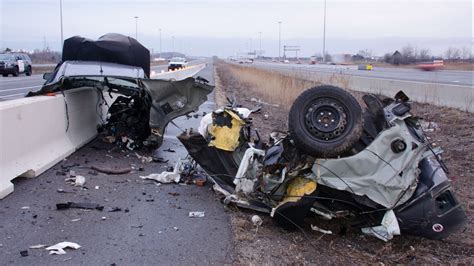 1 person dies in single-vehicle crash on Hwy. 403 in Mississauga