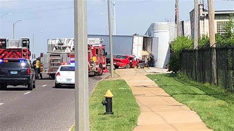 1 person injured in north St. Louis City crash Friday morning