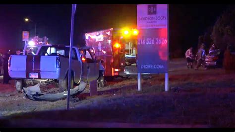 1 person injured in overnight crash