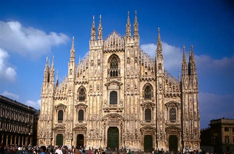 1. Jelajahi Katedral Duomo Milan
