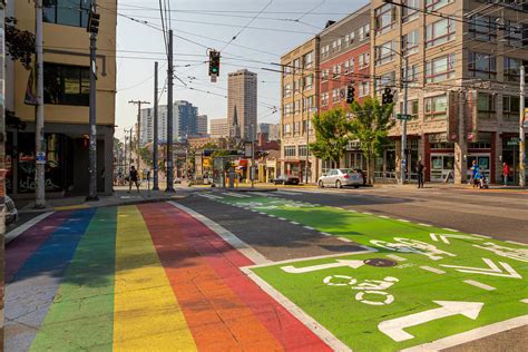 10 Amazing LGBTQIA+ Bars To Check Out In Capitol Hill