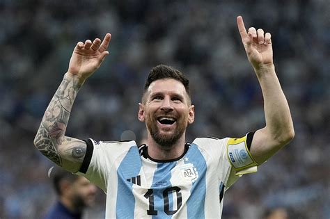 10 Argentina stars on Lionel Messi