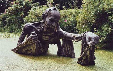 10 Bizarre Statues Created From Your Nightmares - Listverse