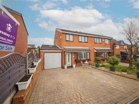 10 Brayford Drive, Aspull, Wigan WN2 1RQ HomeValued