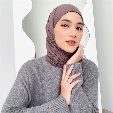 10 Gambar Baju Abu Abu Cocok Dengan Jilbab Warna Apa