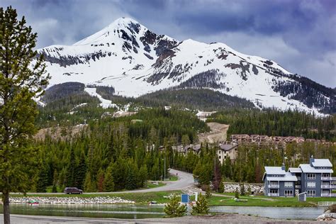 10 Must-Visit Small Towns in Yellowstone National Park