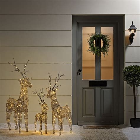 10 Spellbinding Ideas for Outdoor Christmas to Captivate Your Guests