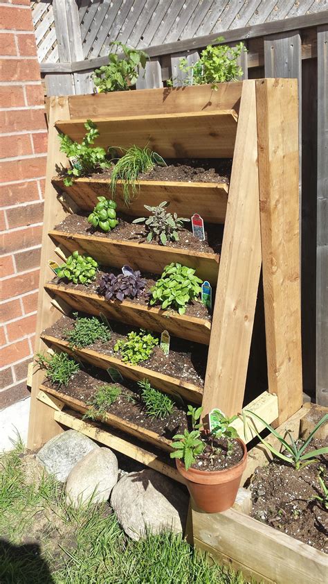 10 Vertical Garden Planter DIY Plans and Ideas - raincitystudios.com