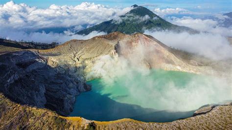 10 Wisata Paling Terkenal Dengan Kawah Gunung Berapi - wintechmobiles.com