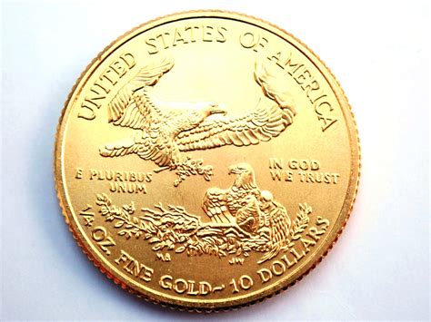 Value of 1986 Ten Dollar Gold Coin. The 1986 $10 gold coin is for the most part just a bullion product. All that means is that the value of the coin will be different depending on the current melt value of gold. This coin weighs a quarter of an ounce. So you can divide the current price of gold by four to get the melt value of this coin. . 