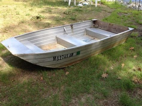 length overall (LOA): 0000012. propulsion type: human. 12 foot aluminum boat in good shape No trailer, No motor, have tags till 26 just not on the boat was planning on painting the boat just changed my mind asking $375 .00 or best offer. do NOT contact me with unsolicited services or offers. post id: 7680579050..