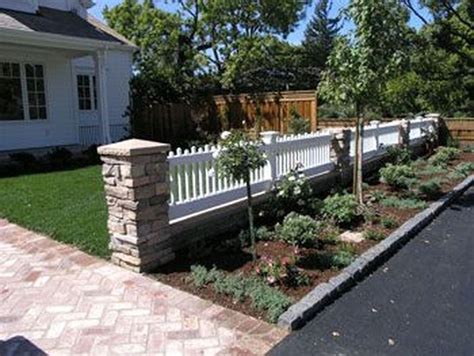 10 Interesting Front Yard Fence Ideas The Family Privacy Fence Front Of House - Privacy Fence Front Of House