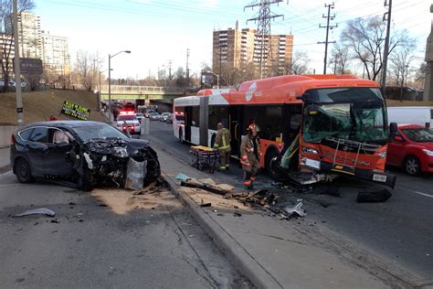 10 people injured after Mississauga Transit bus crashes
