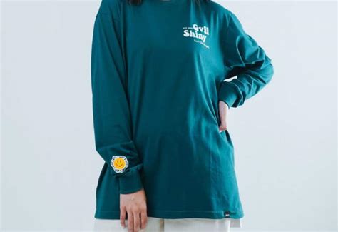 10 Rekomendasi Kaos Lengan Panjang Wanita Terbaik Terbaru Desain Kaos Simple Elegan Wanita - Desain Kaos Simple Elegan Wanita